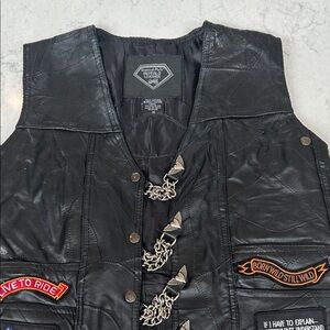 Diamond-Plate Buffalo Leather
Black Womans M Leather Vest